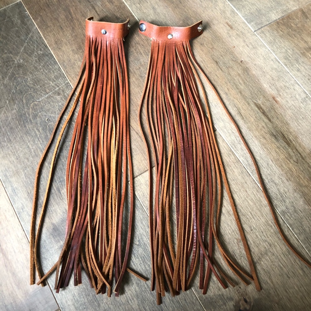 “On the Fringe” leather Nena accessory
